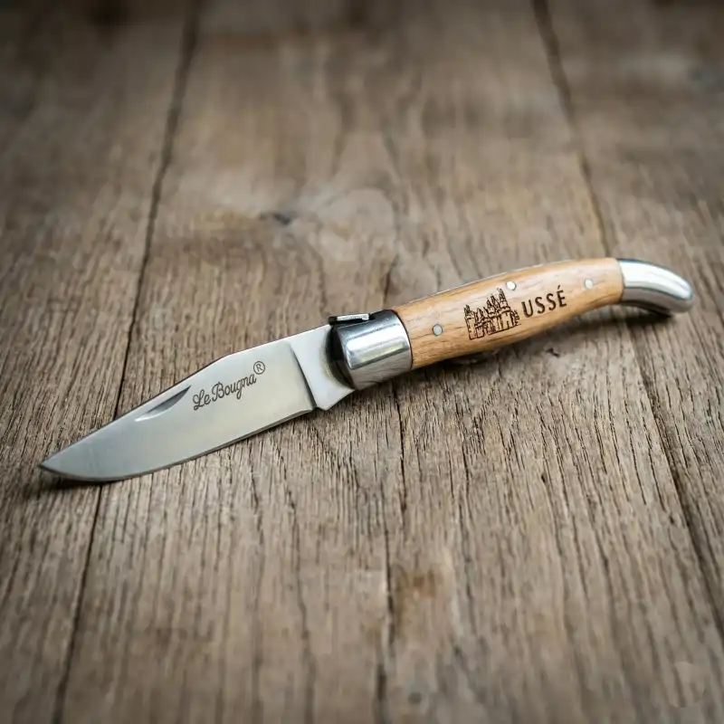 Couteau Bougna avec manche en bois gravé