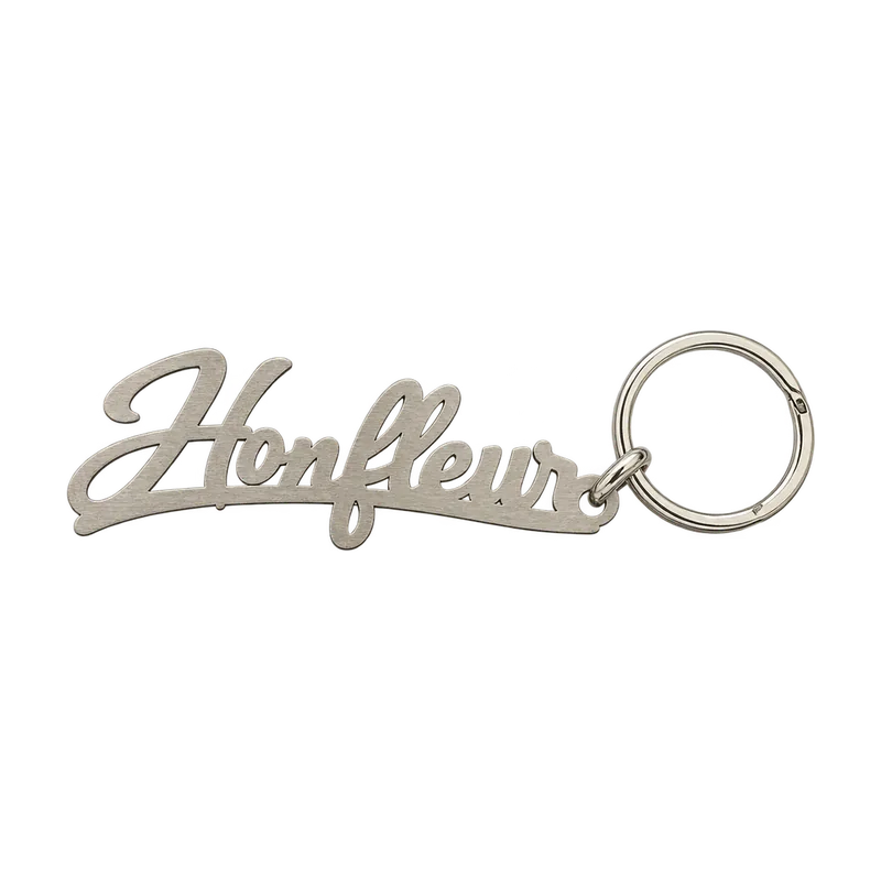 Porte-clé métal découpe honfleur script packshot 20261022b personnalisé