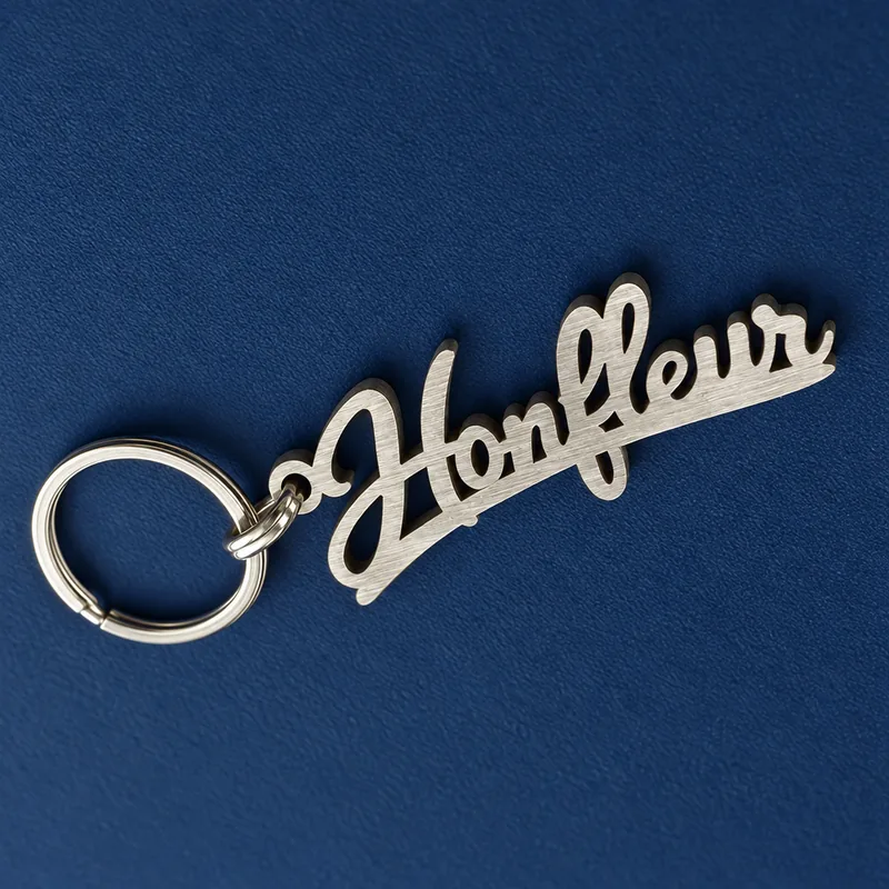 Porte-clé métal découpe honfleur script shooting 20261022b personnalisé